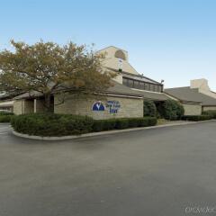 Отель Americas Best Value Inn Columbus North Колумбус парковка
