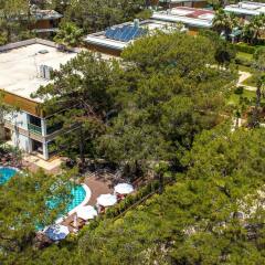Отель Nirvana Lagoon Villas Suites & Spa бассейн