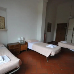 Отель Comfortable 3BD Apt 7min Walk to The Train Station Италия, Флоренция - отзывы, цены и фото номеров - забронировать отель Comfortable 3BD Apt 7min Walk to The Train Station онлайн комната для гостей фото 2