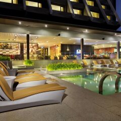 Отель Doubletree By Hilton Sukhumvit Бангкок бассейн фото 2