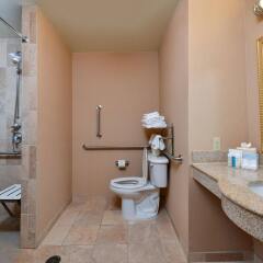 Отель Hampton Inn & Suites Tacoma-Mall США, Такома - отзывы, цены и фото номеров - забронировать отель Hampton Inn & Suites Tacoma-Mall онлайн ванная