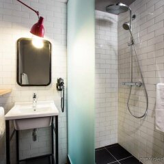 Отель pentahotel Liège Бельгия, Льеж - 1 отзыв об отеле, цены и фото номеров - забронировать отель pentahotel Liège онлайн ванная