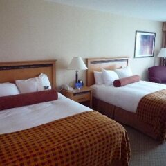 Отель Hilton Vancouver Metrotown Канада, Бурнаби - отзывы, цены и фото номеров - забронировать отель Hilton Vancouver Metrotown онлайн сейф в номере
