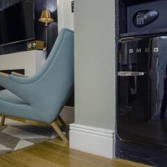 Browns Central Hotel сейф в номере