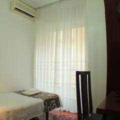 Отель Hostal Esmeralda удобства в номере
