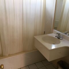 Отель Bevonshire Lodge Motel США, Лос-Анджелес - 1 отзыв об отеле, цены и фото номеров - забронировать отель Bevonshire Lodge Motel онлайн ванная