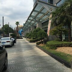 Отель Novotel Shanghai Atlantis парковка