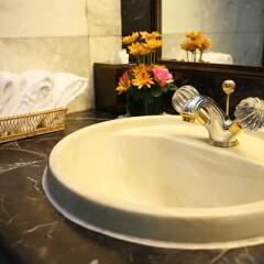 Отель The Tawana Bangkok Таиланд, Бангкок - 1 отзыв об отеле, цены и фото номеров - забронировать отель The Tawana Bangkok онлайн ванная