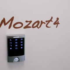 Отель Salzburg Residence Mozart Зальцбург сейф в номере