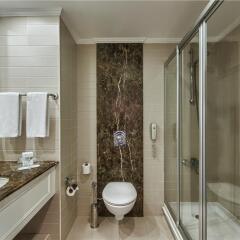 Delphin Diva Premiere Hotel Турция, Кунду - 8 отзывов об отеле, цены и фото номеров - забронировать отель Delphin Diva Premiere Hotel - All Inclusive онлайн ванная