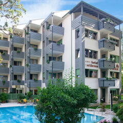 Flora Hotel & Suites Меран бассейн фото 2