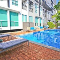Отель Crystal Suites Suvarnabhumi Airport Бангкок бассейн фото 3