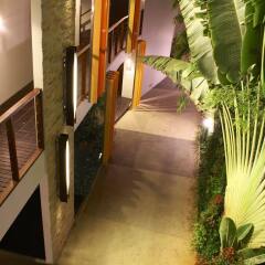 Отель The Rock Hua Hin Boutique Beach Resort парковка
