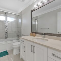 Отель Escape Greater Vancouver Elevate Rooms Канада, Нью-Вестминстер - отзывы, цены и фото номеров - забронировать отель Escape Greater Vancouver Elevate Rooms онлайн ванная