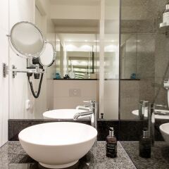 Отель Motel One Dresden - Palaisplatz Германия, Дрезден - отзывы, цены и фото номеров - забронировать отель Motel One Dresden - Palaisplatz онлайн ванная фото 2