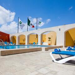 Отель Holiday Inn Puebla La Noria бассейн