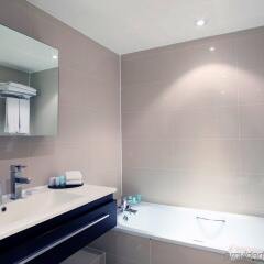 Отель Holiday Inn London - Kensington ванная