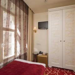 Meriton Old Town Garden Hotel Таллин сейф в номере