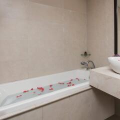 Отель Au Coeur dHanoi Boutique Hotel Вьетнам, Ханой - отзывы, цены и фото номеров - забронировать отель Au Coeur dHanoi Boutique Hotel онлайн ванная фото 2