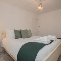 Отель 4 Bedroom House Next to Primrose Hill Великобритания, Лондон - отзывы, цены и фото номеров - забронировать отель 4 Bedroom House Next to Primrose Hill онлайн комната для гостей фото 2