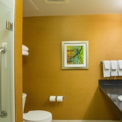 Отель Fairfield Inn & Suites by Marriott Columbus OSU ванная фото 2