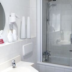 Отель Airport Hotel by The New Yorker Германия, Кёльн - 1 отзыв об отеле, цены и фото номеров - забронировать отель Airport Hotel by The New Yorker онлайн ванная фото 2