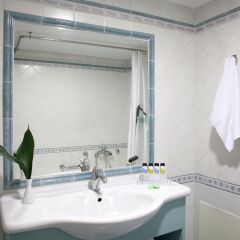 Отель Ramada Attica Riviera ванная фото 2