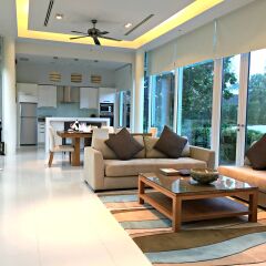 Отель Splash Beach Resort by Langham Hospitality Group интерьер отеля