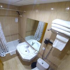 Отель Hostal Boqueria ванная