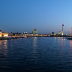 Отель Holiday Inn Express Dusseldorf - City бассейн