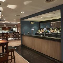 Village Hotel Glasgow гостиничный бар