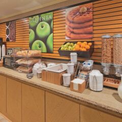 Отель La Quinta Inn & Suites Meridian питание