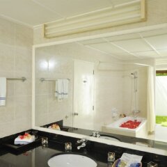 Holiday Island Resort & Spa in Dhiffushi, Maldives from 341$, photos, reviews - zenhotels.com bathroom photo 3