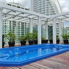 Отель FuramaXclusive Asoke, Bangkok Таиланд, Бангкок - отзывы, цены и фото номеров - забронировать отель FuramaXclusive Asoke, Bangkok онлайн бассейн фото 3