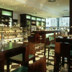 Fleming's Hotel Frankfurt-Messe гостиничный бар