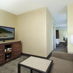 Отель Hampton Inn & Suites Columbus - Downtown комната для гостей