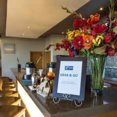 Отель Holiday Inn Express Sandton Woodmead банкомат