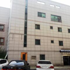 Отель New Sun Guesthouse Myeongdong парковка