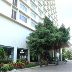 Отель The Dynasty Hotel Таиланд, Бангкок - отзывы, цены и фото номеров - забронировать отель The Dynasty Hotel онлайн вид на фасад