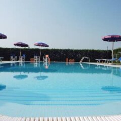 Отель Agriturismo Tenuta Regina Прамаджоре бассейн