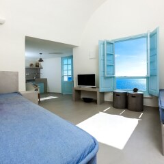 Отель Big Blue Villa by Caldera Houses Греция, Остров Санторини - отзывы, цены и фото номеров - забронировать отель Big Blue Villa by Caldera Houses онлайн комната для гостей фото 3