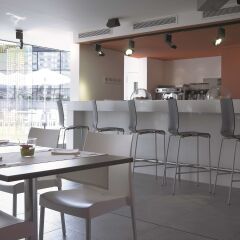 Отель Hesperia Fira Suites гостиничный бар