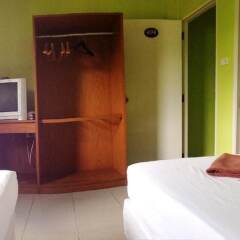 Отель P.N. Guest House сейф в номере