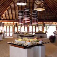 Отель Vilamendhoo Island Resort & Spa фото 4