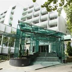 Отель Naturmed Hotel Carbona Венгрия, Хевиз - 2 отзыва об отеле, цены и фото номеров - забронировать отель Naturmed Hotel Carbona онлайн вид на фасад
