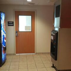 Отель Motel 6 Niagara Falls - New York США, Ниагара-Фолс - отзывы, цены и фото номеров - забронировать отель Motel 6 Niagara Falls - New York онлайн банкомат