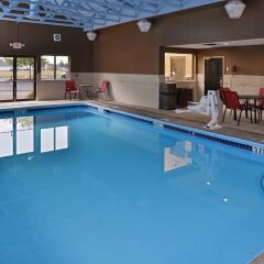 Отель Comfort Suites East Колумбус бассейн фото 3