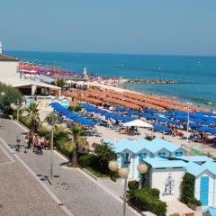 Hotel Mondial Порто Реканати пляж