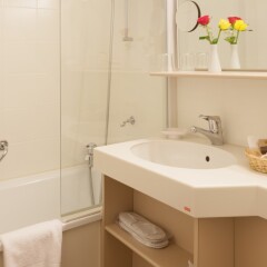 Отель Central Swiss Quality Sporthotel Швейцария, Давос - отзывы, цены и фото номеров - забронировать отель Central Swiss Quality Sporthotel онлайн ванная фото 2