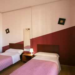 Отель Hostal La Casa de La Plaza Испания, Мадрид - отзывы, цены и фото номеров - забронировать отель Hostal La Casa de La Plaza онлайн комната для гостей